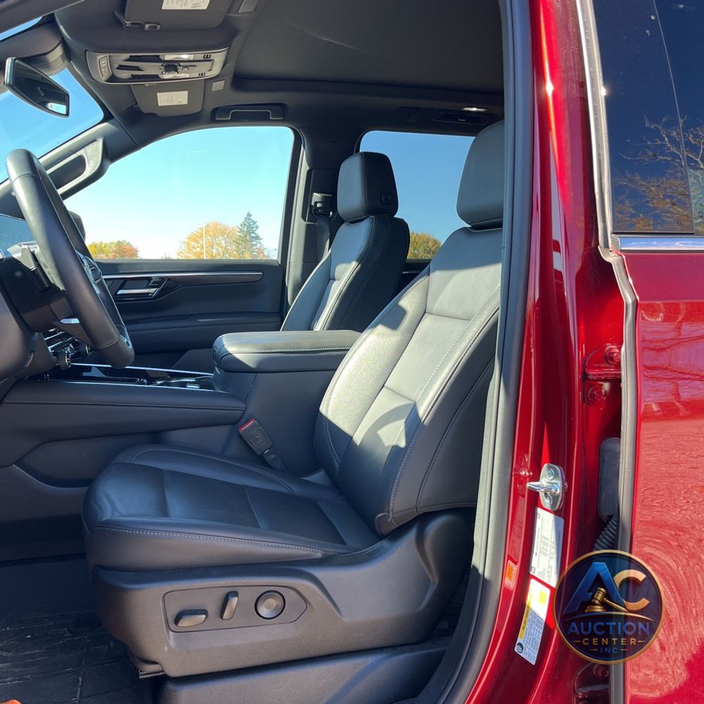 2025 Chevrolet Suburban LT
