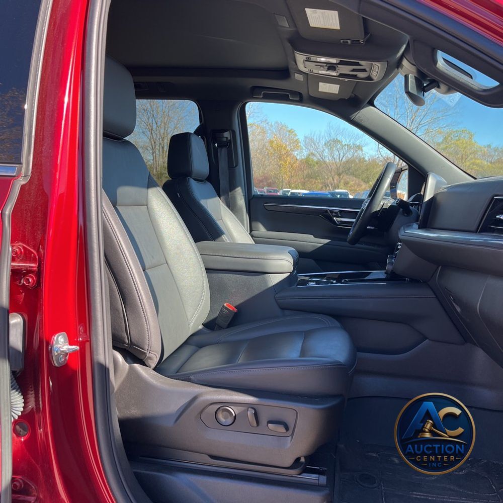 2025 Chevrolet Suburban LT