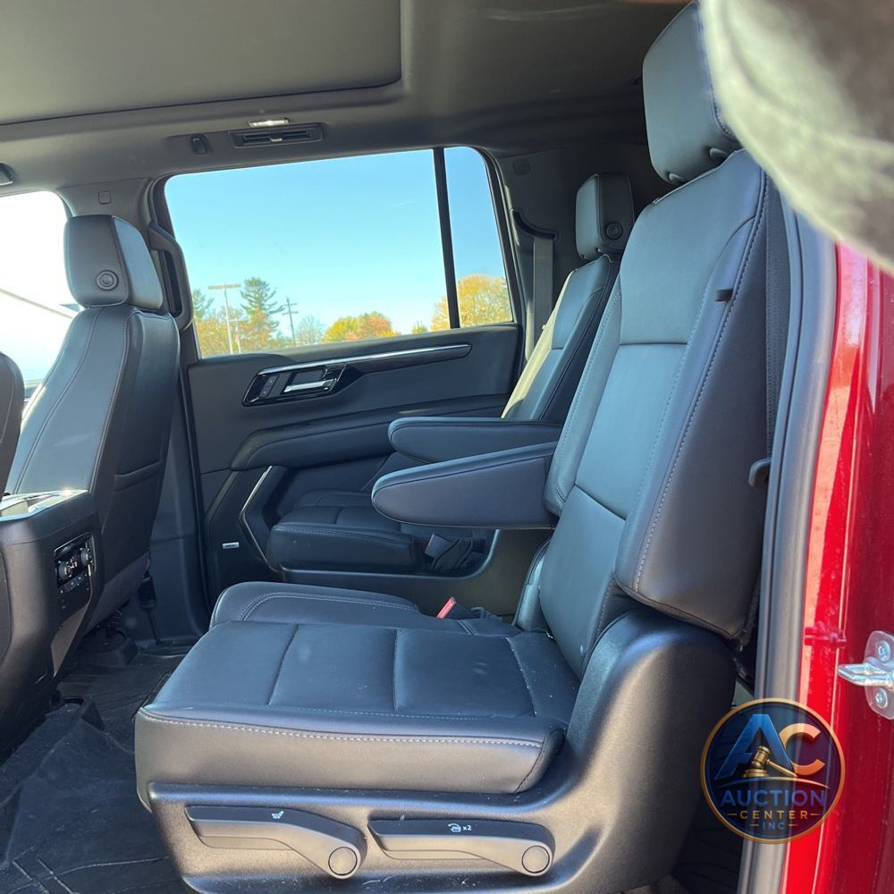 2025 Chevrolet Suburban LT