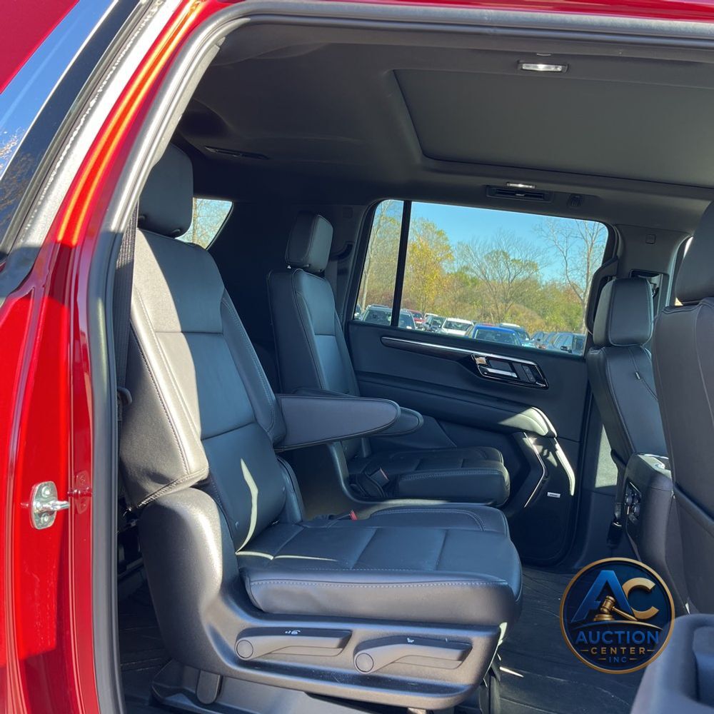 2025 Chevrolet Suburban LT
