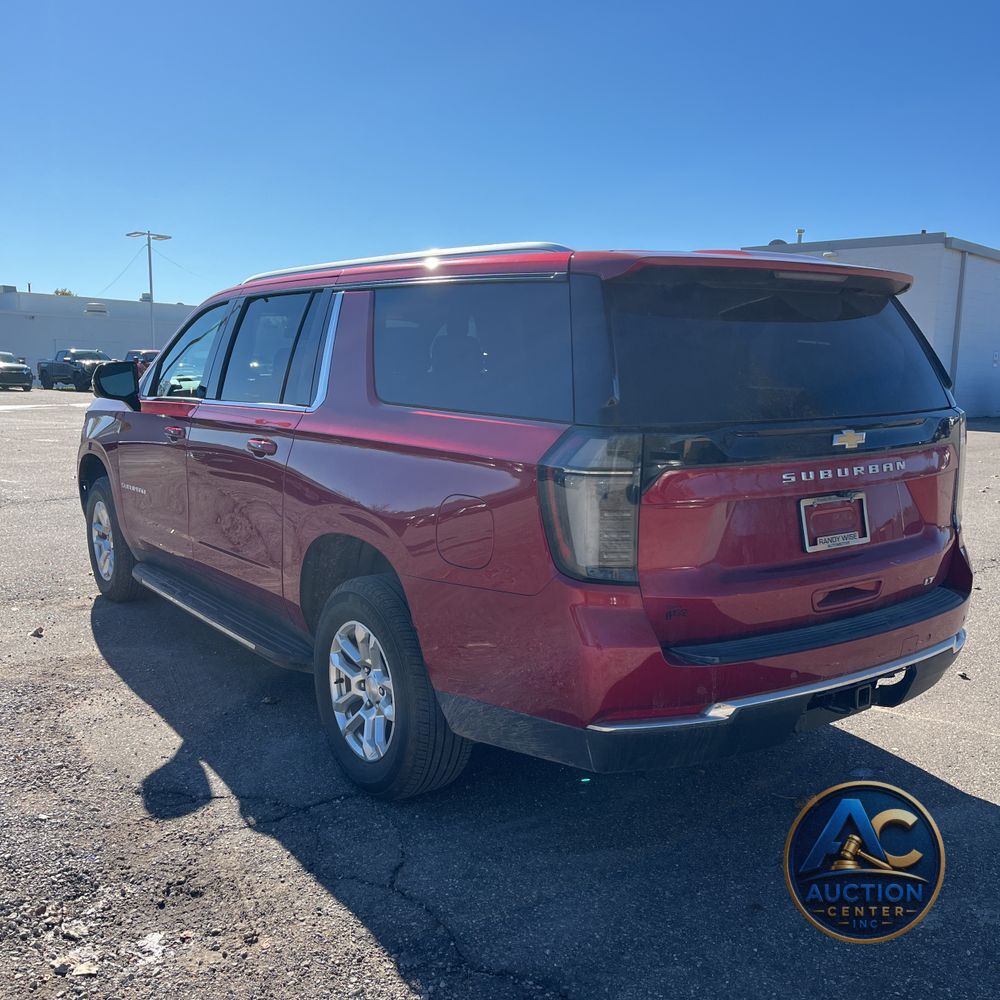 2025 Chevrolet Suburban LT
