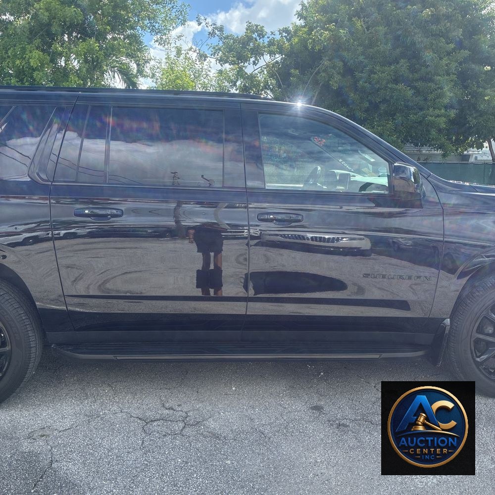 2023 Chevrolet Suburban RST