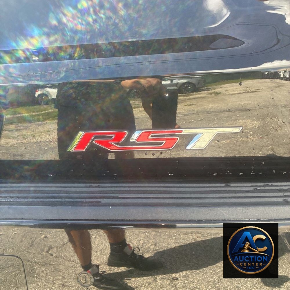 2023 Chevrolet Suburban RST