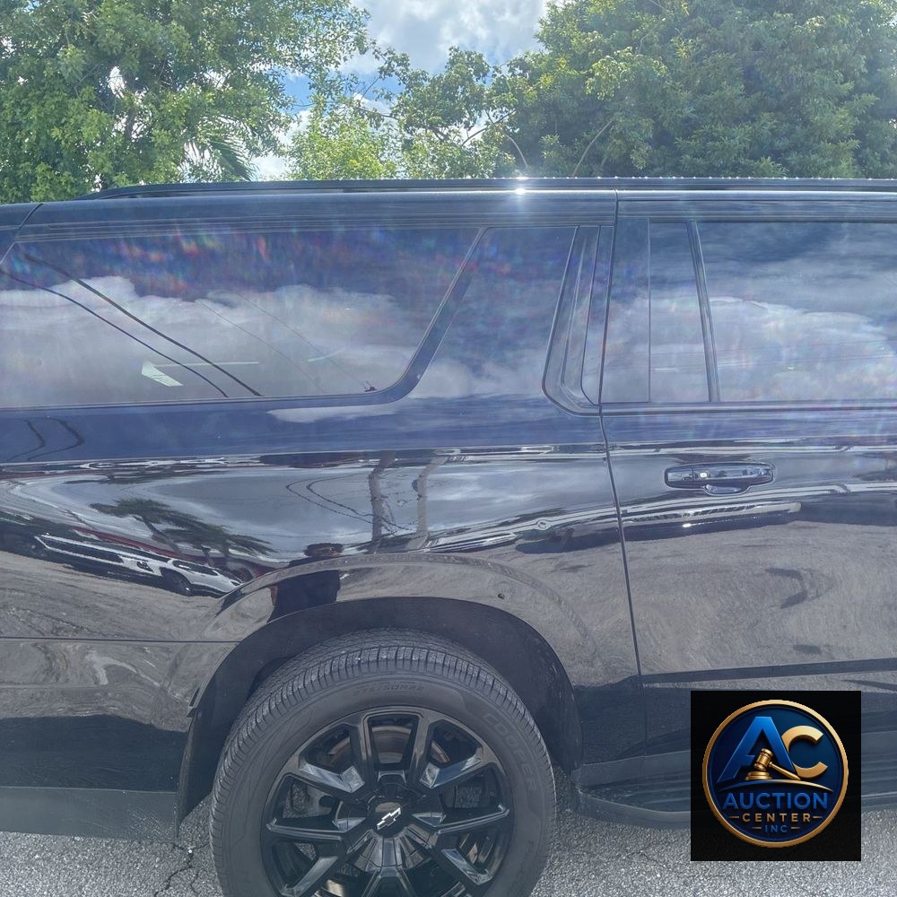 2023 Chevrolet Suburban RST