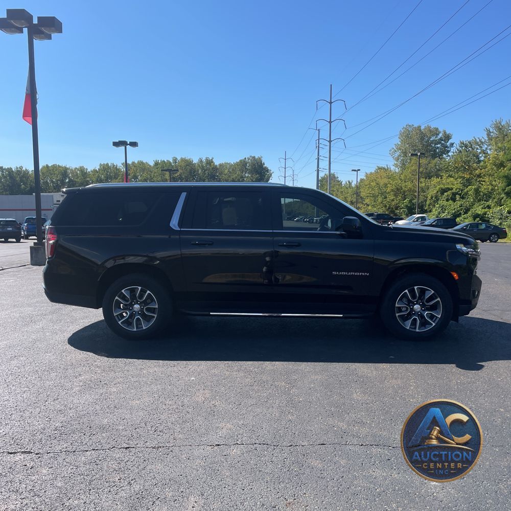 2023 Chevrolet Suburban LS