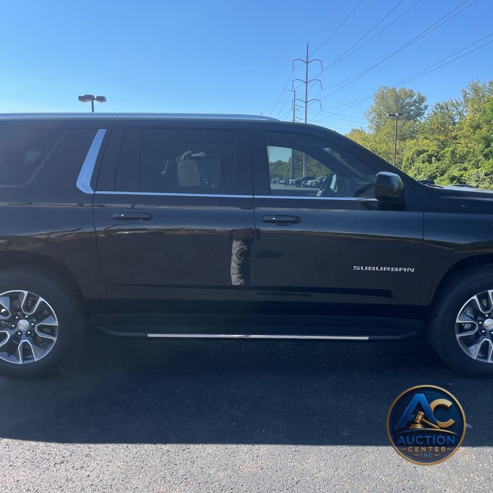 2023 Chevrolet Suburban LS