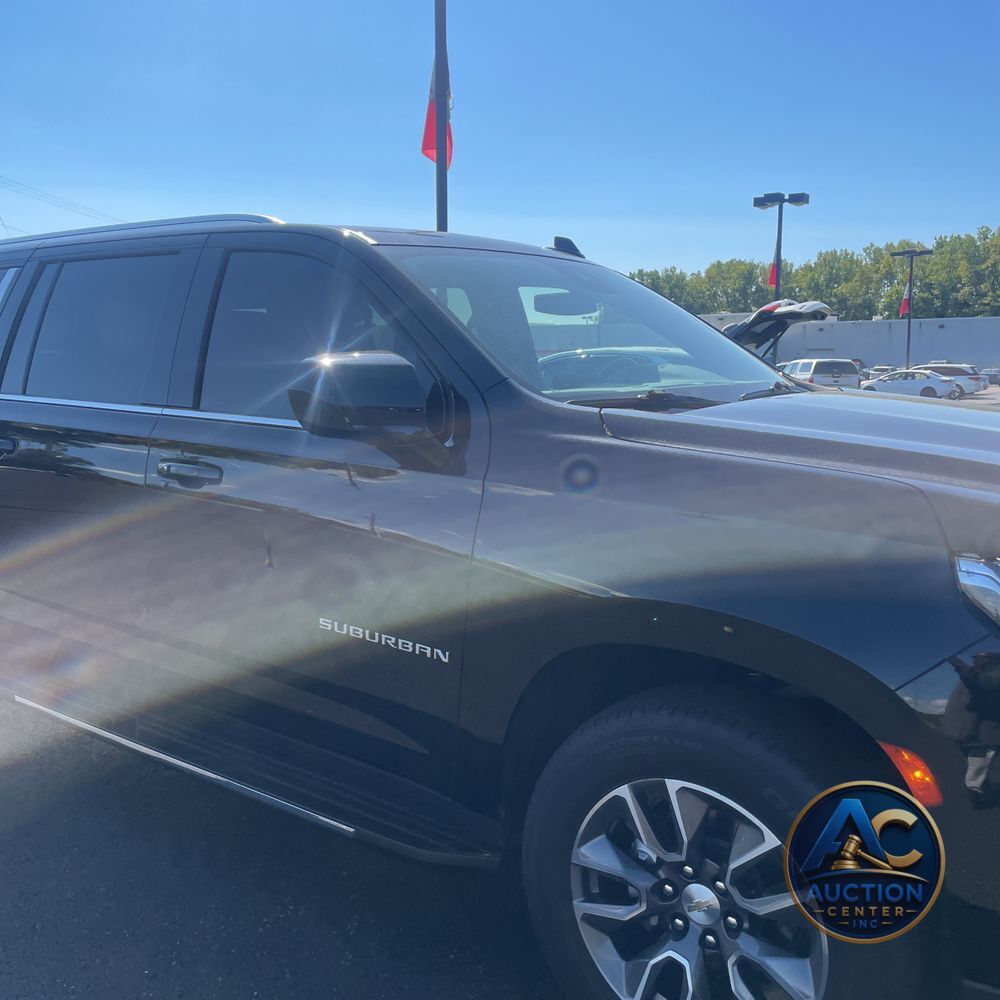 2023 Chevrolet Suburban LS