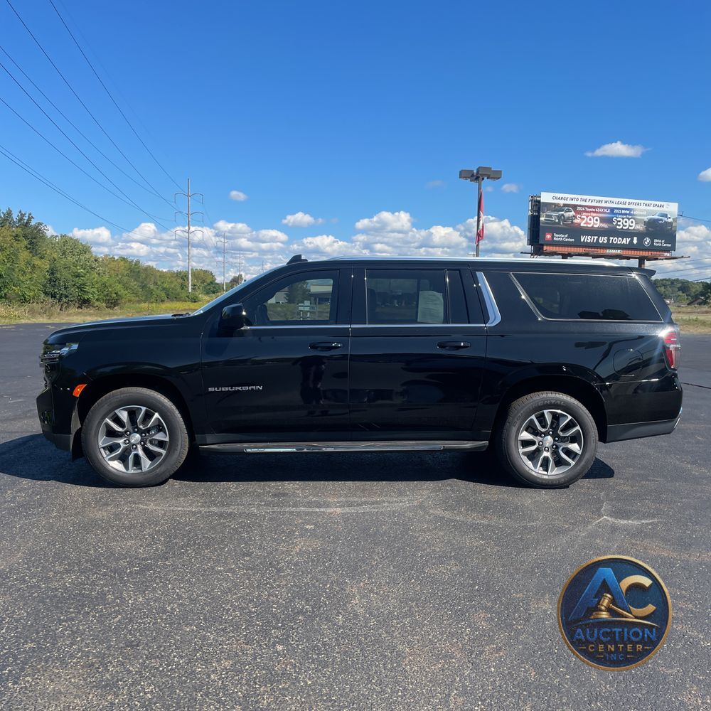 2023 Chevrolet Suburban LS