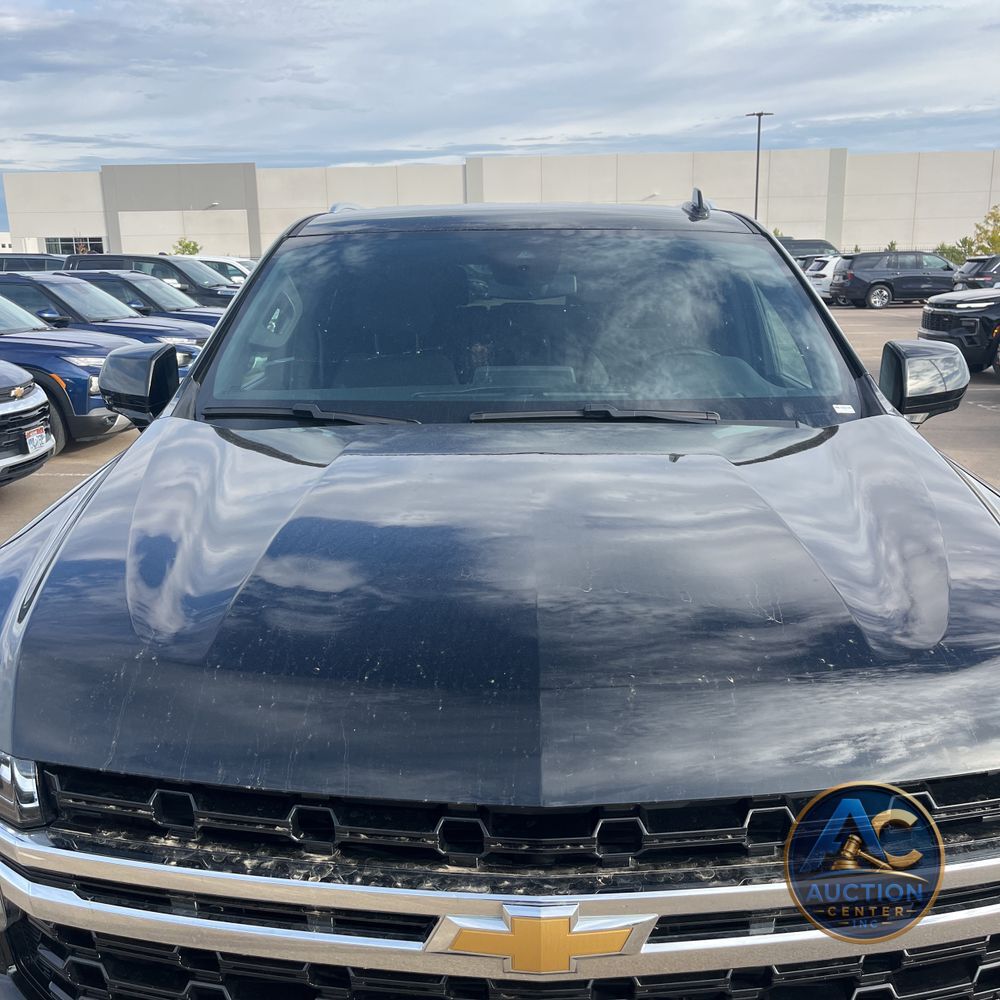 2024 Chevrolet Suburban LS