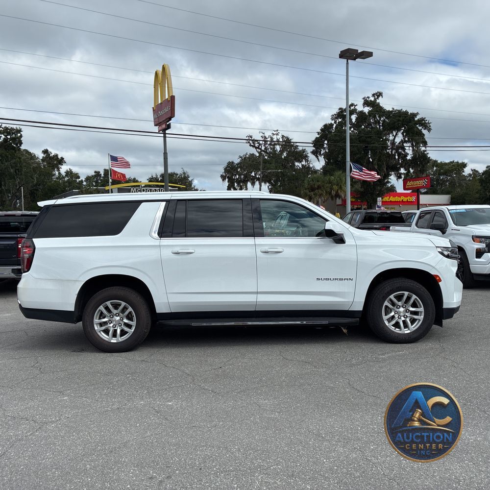 2023 Chevrolet Suburban LT