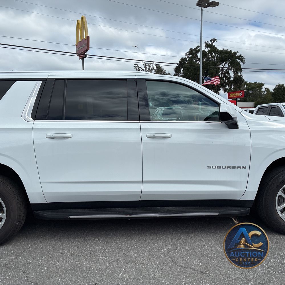 2023 Chevrolet Suburban LT