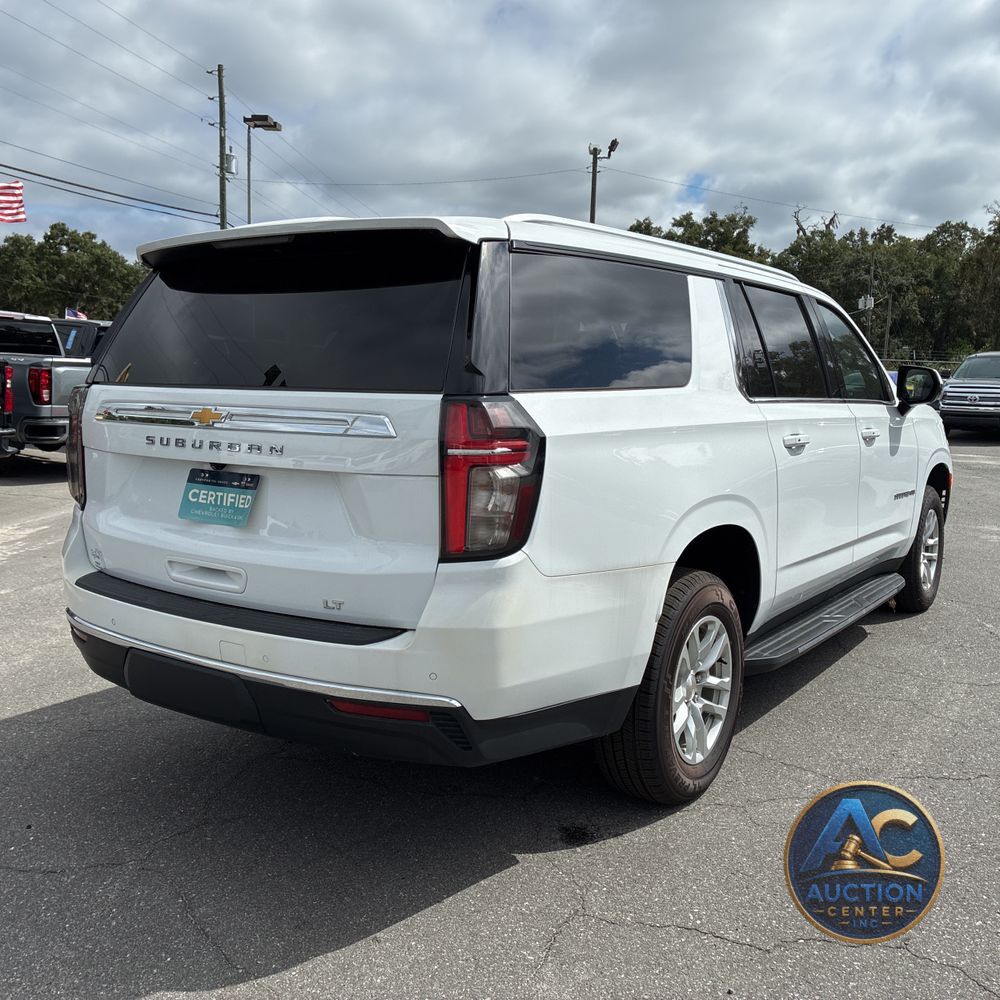 2023 Chevrolet Suburban LT