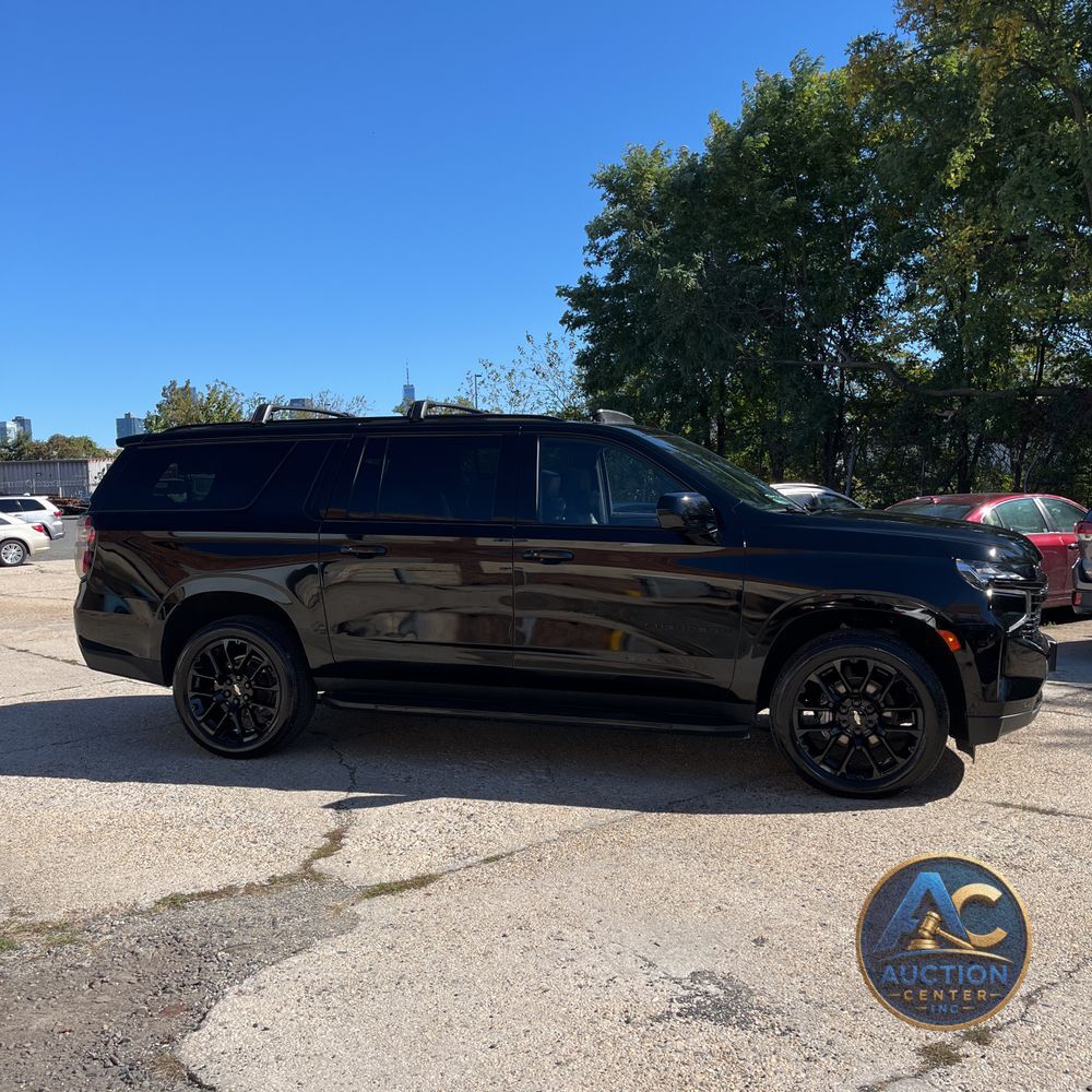 2023 Chevrolet Suburban RST