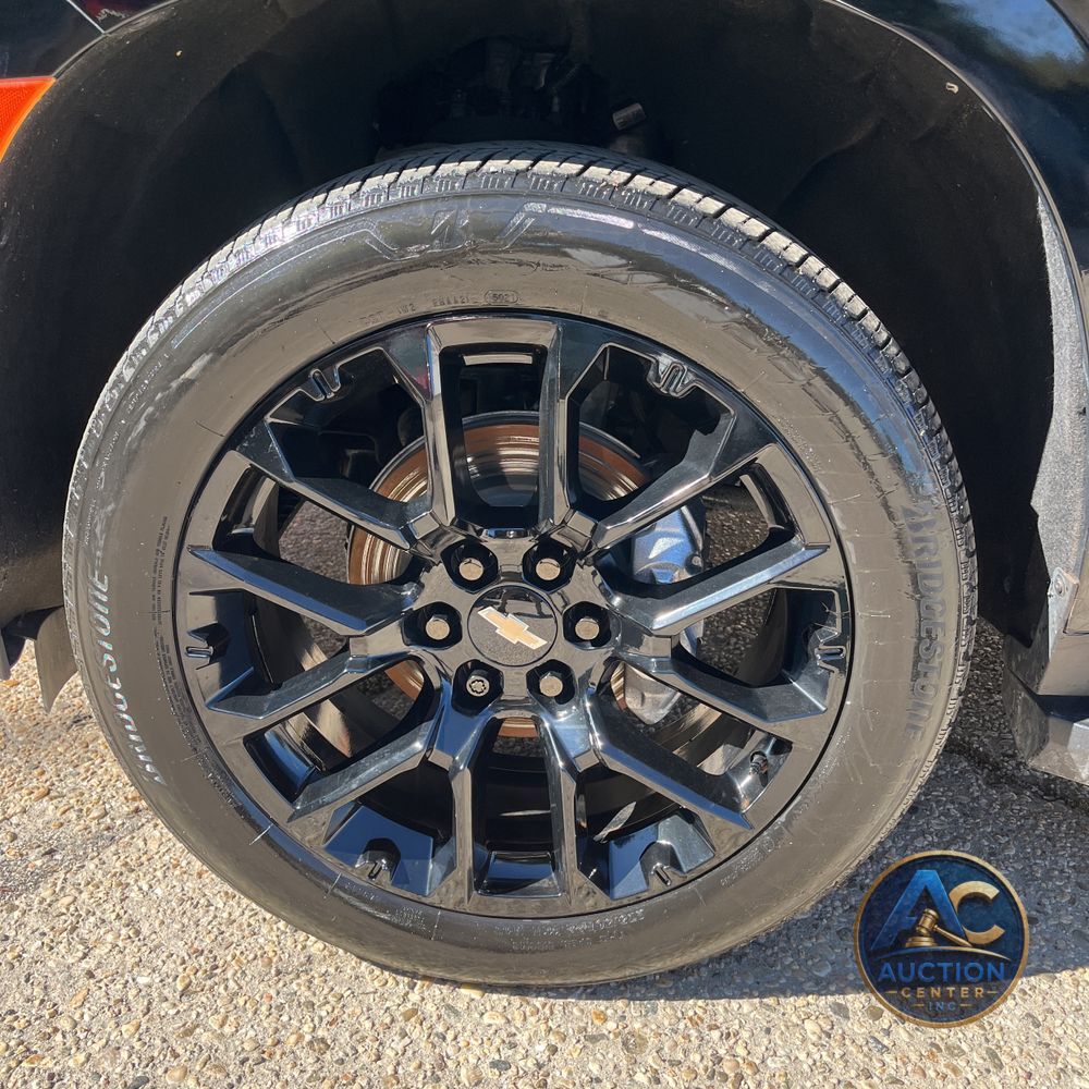 2023 Chevrolet Suburban RST