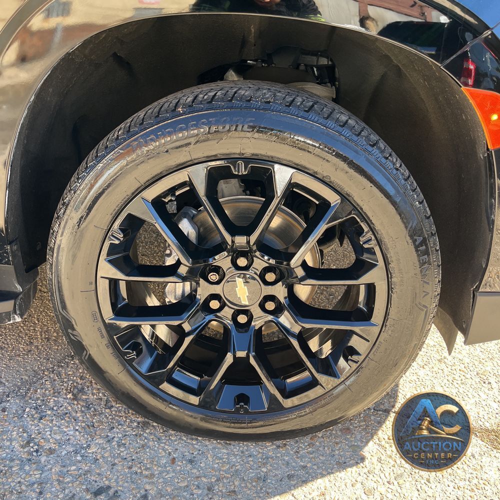 2023 Chevrolet Suburban RST