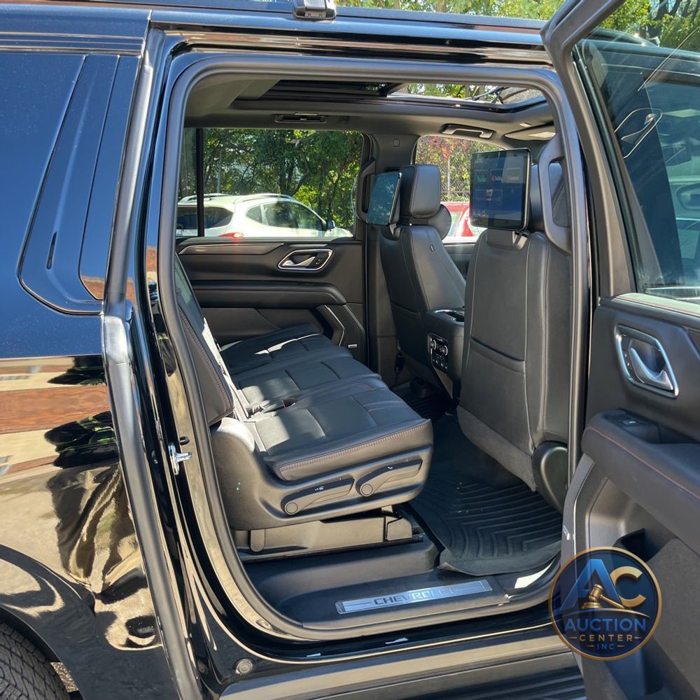 2023 Chevrolet Suburban RST