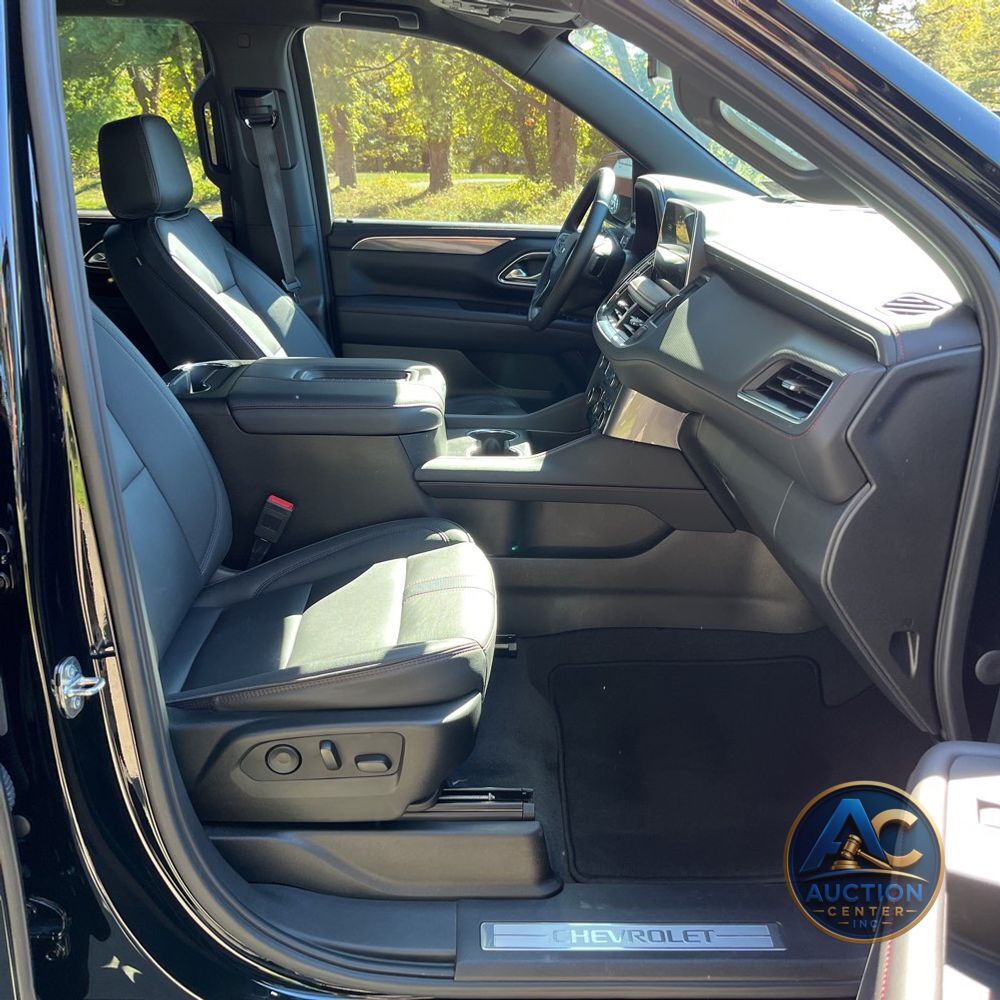 2023 Chevrolet Suburban RST