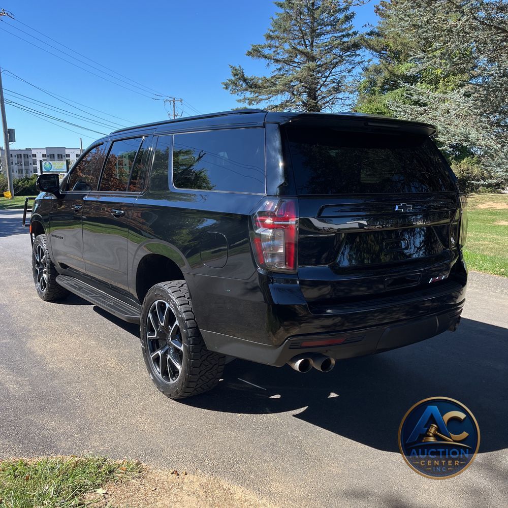 2023 Chevrolet Suburban RST