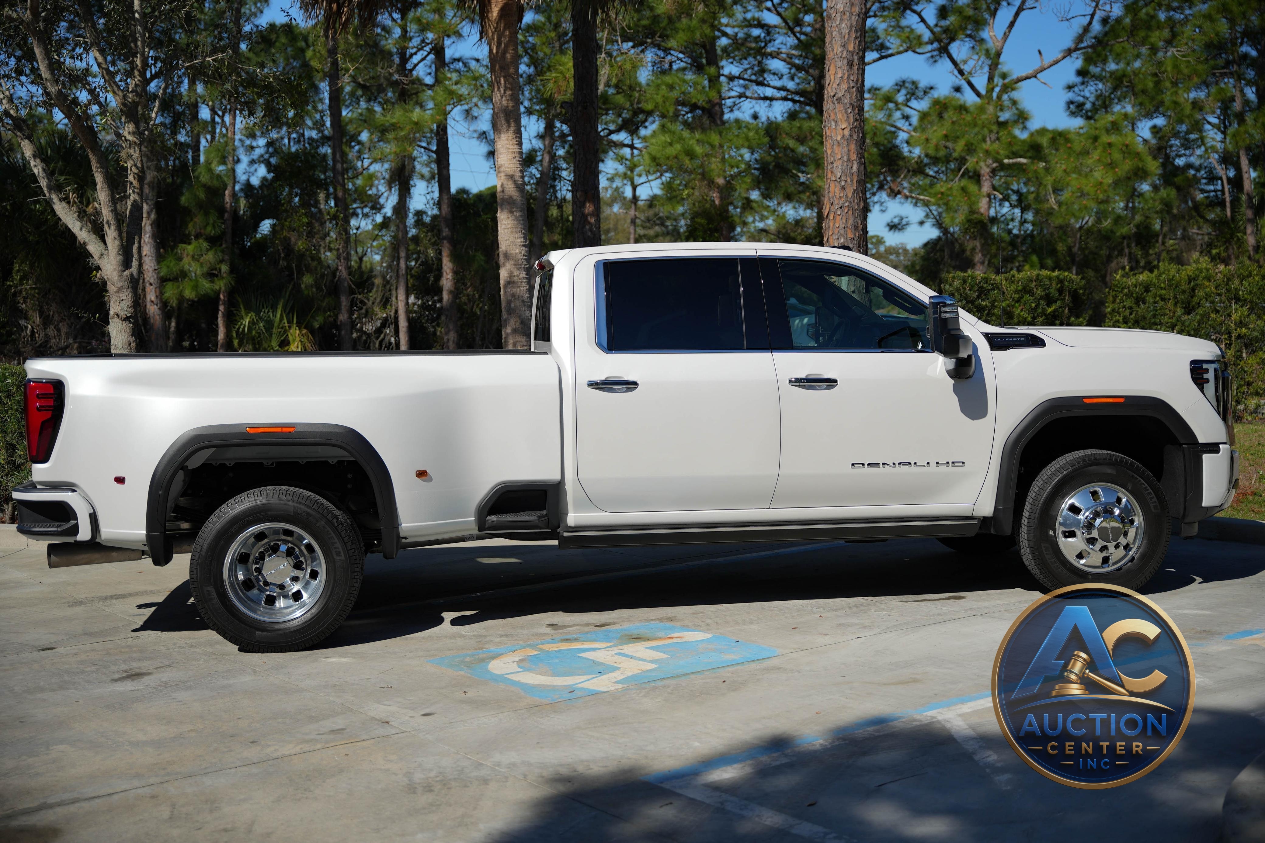 2024 GMC Sierra 3500HD Denali Ultimate Crew Cab