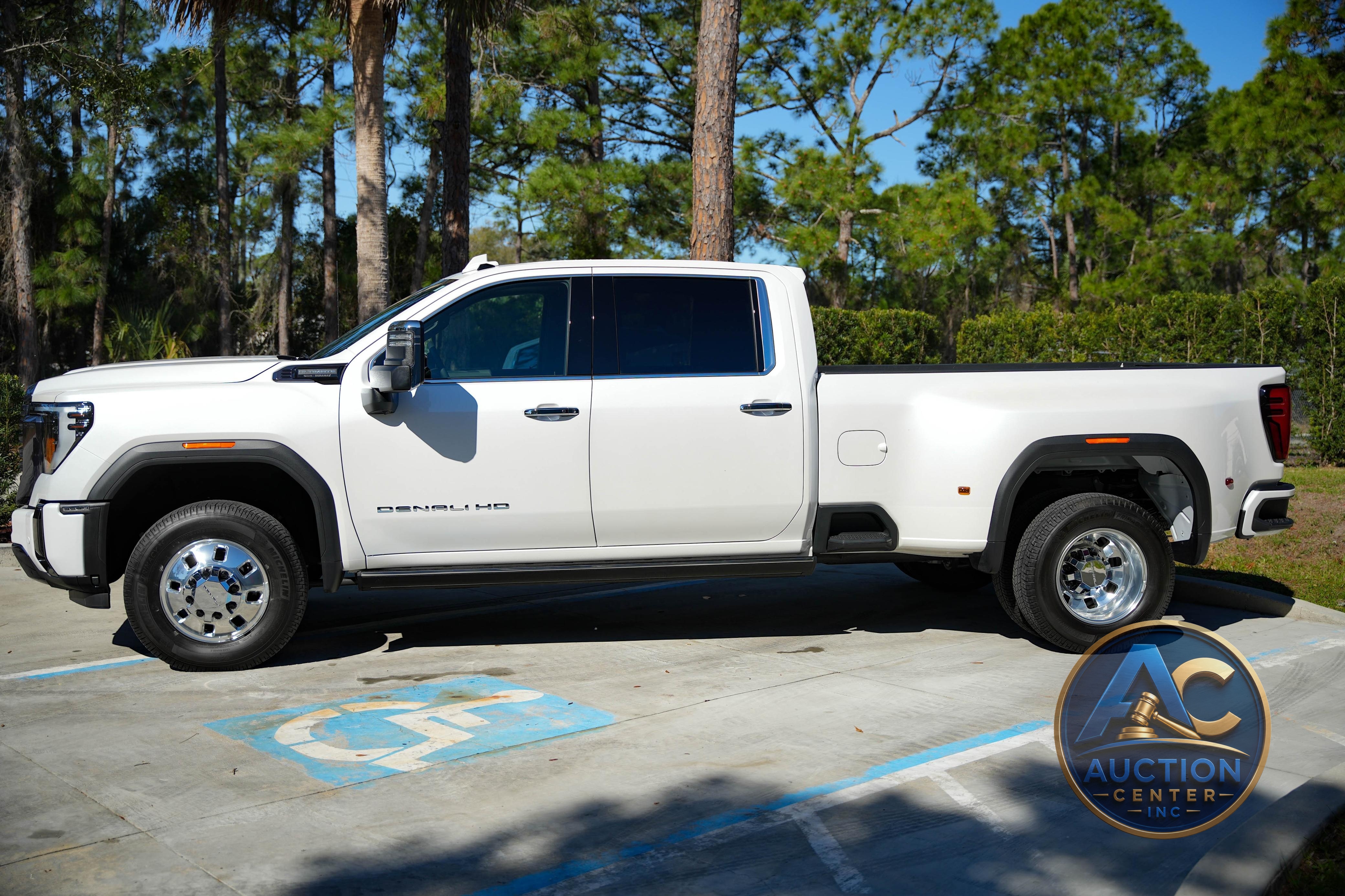 2024 GMC Sierra 3500HD Denali Ultimate Crew Cab