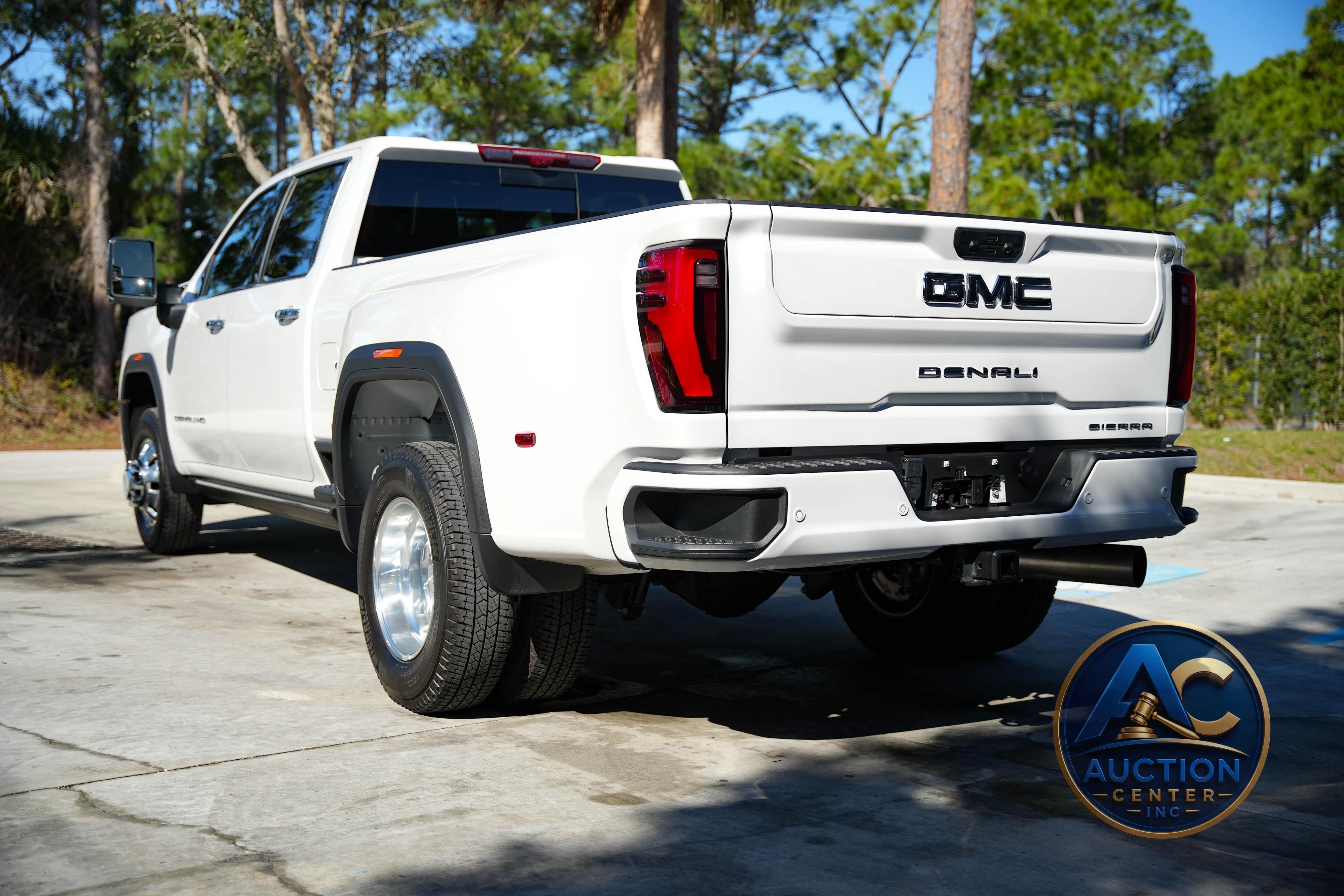 2024 GMC Sierra 3500HD Denali Ultimate Crew Cab