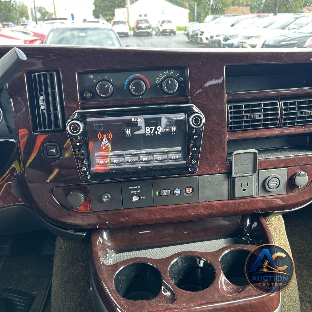 2023 GMC Savana 2500