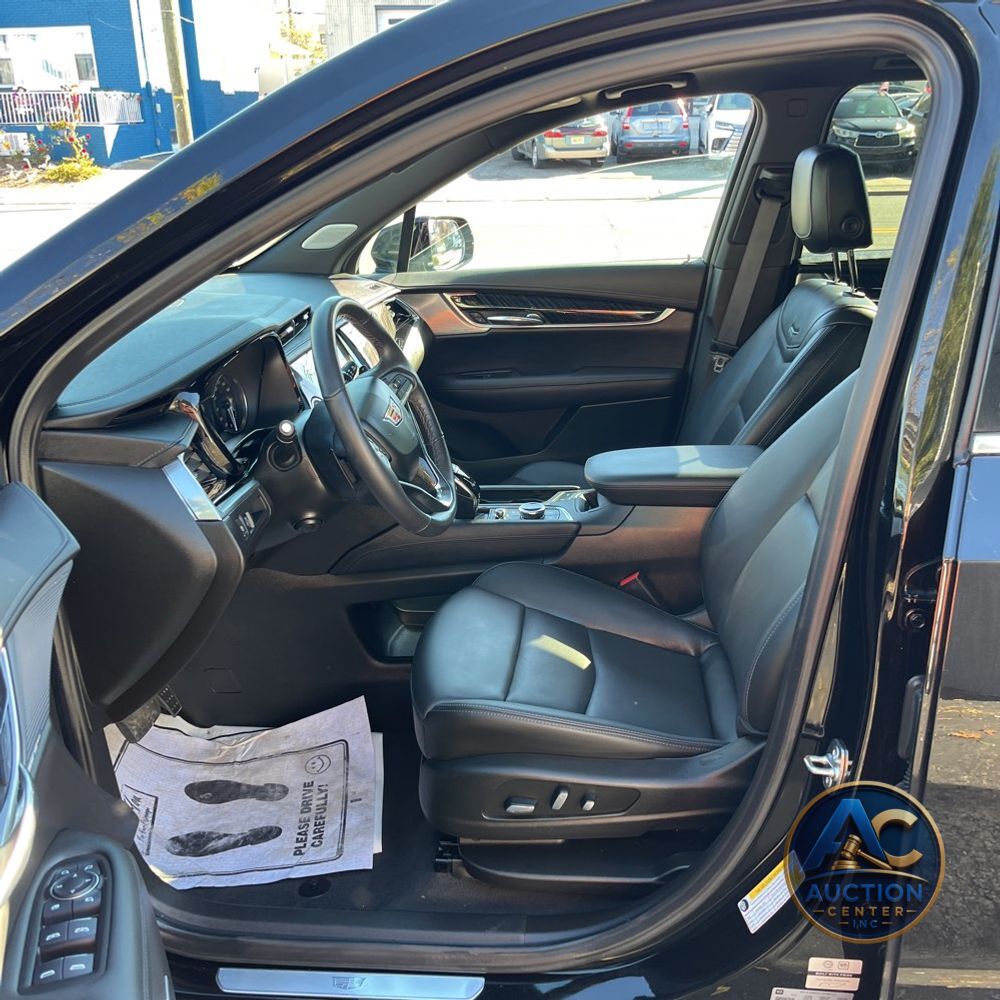 2025 Cadillac XT6 Premium Luxury