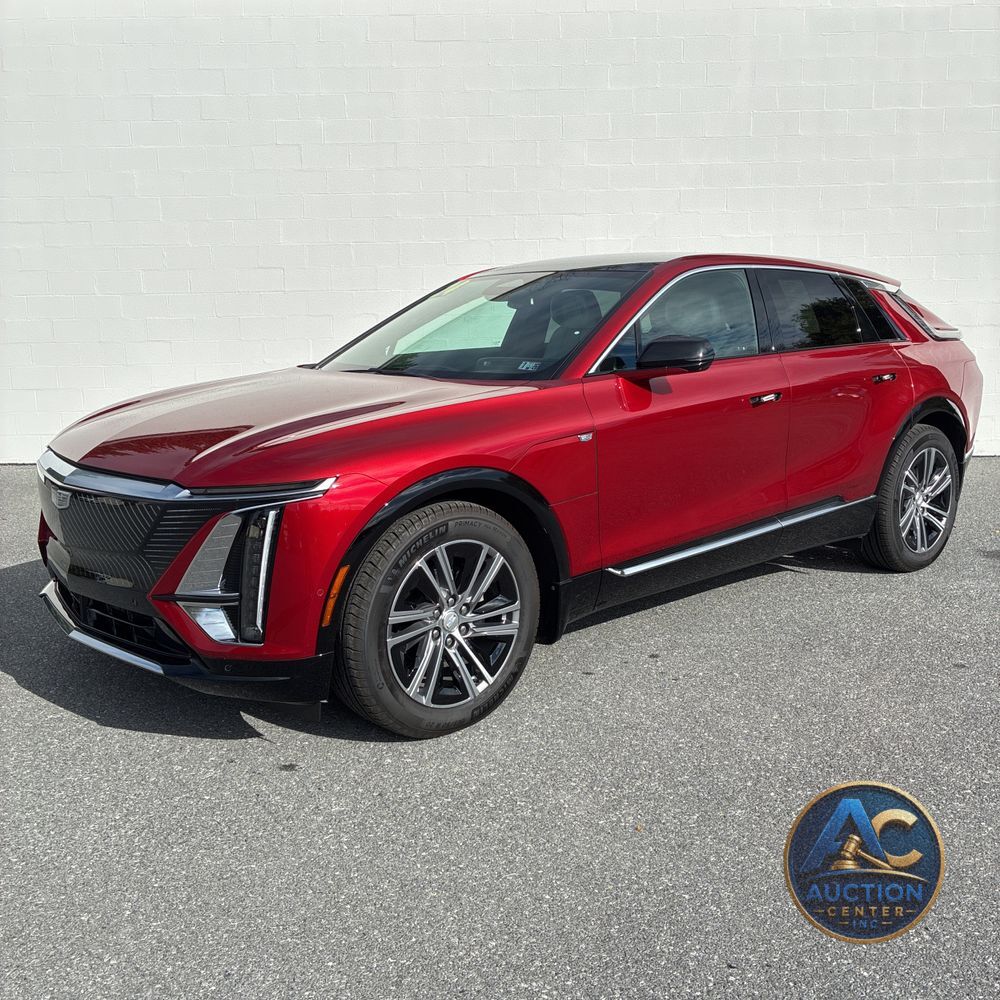 2024 Cadillac LYRIQ Luxury 2