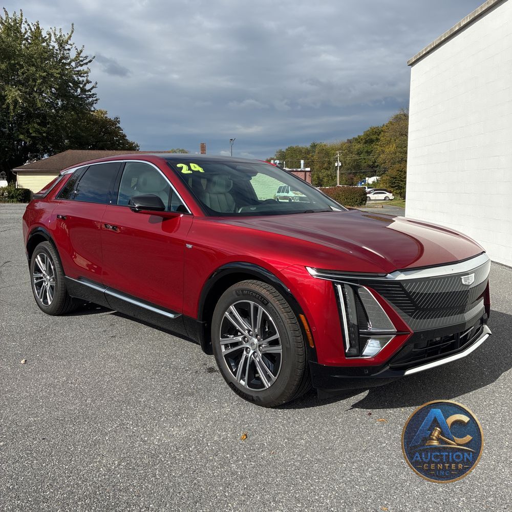 2024 Cadillac LYRIQ Luxury 2