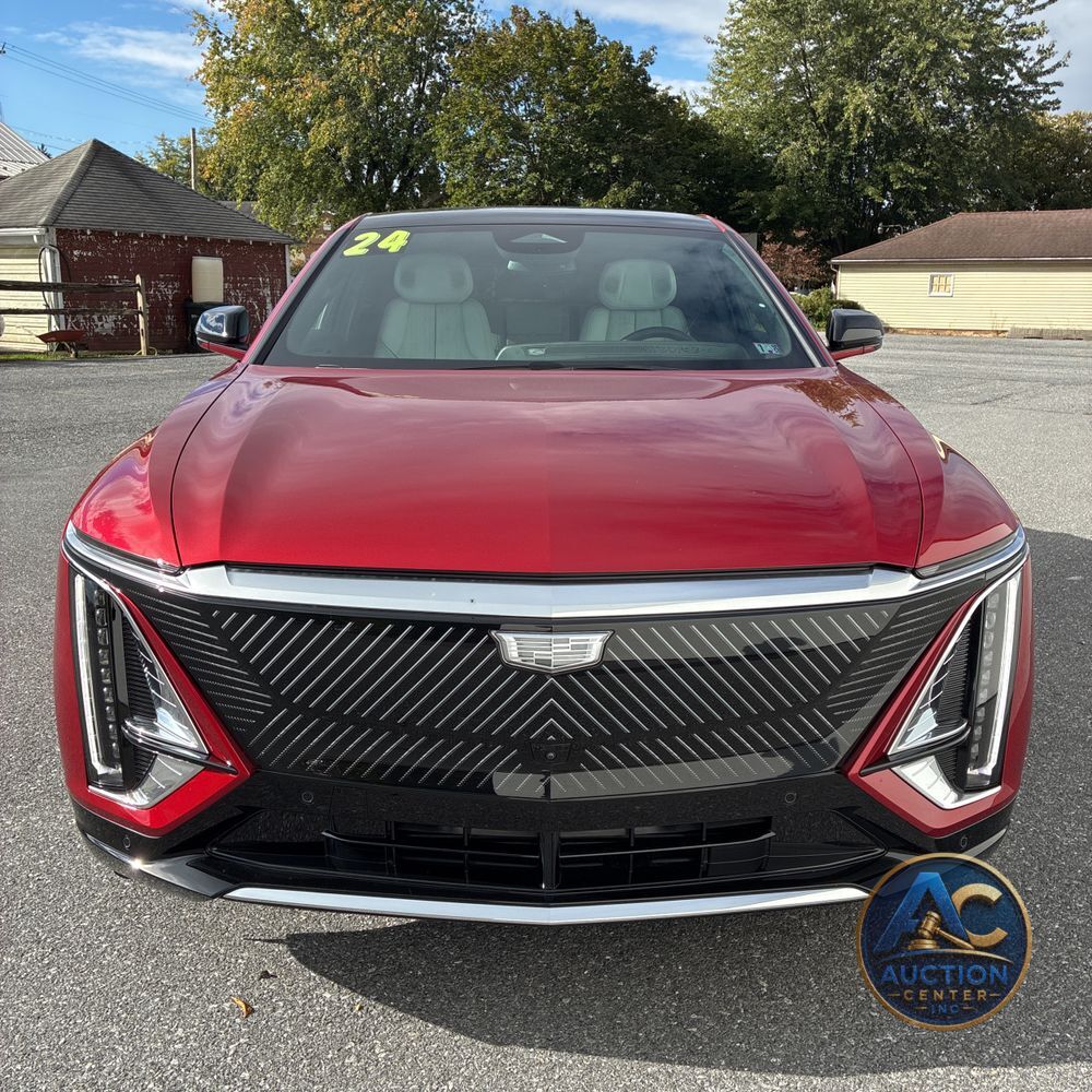 2024 Cadillac LYRIQ Luxury 2