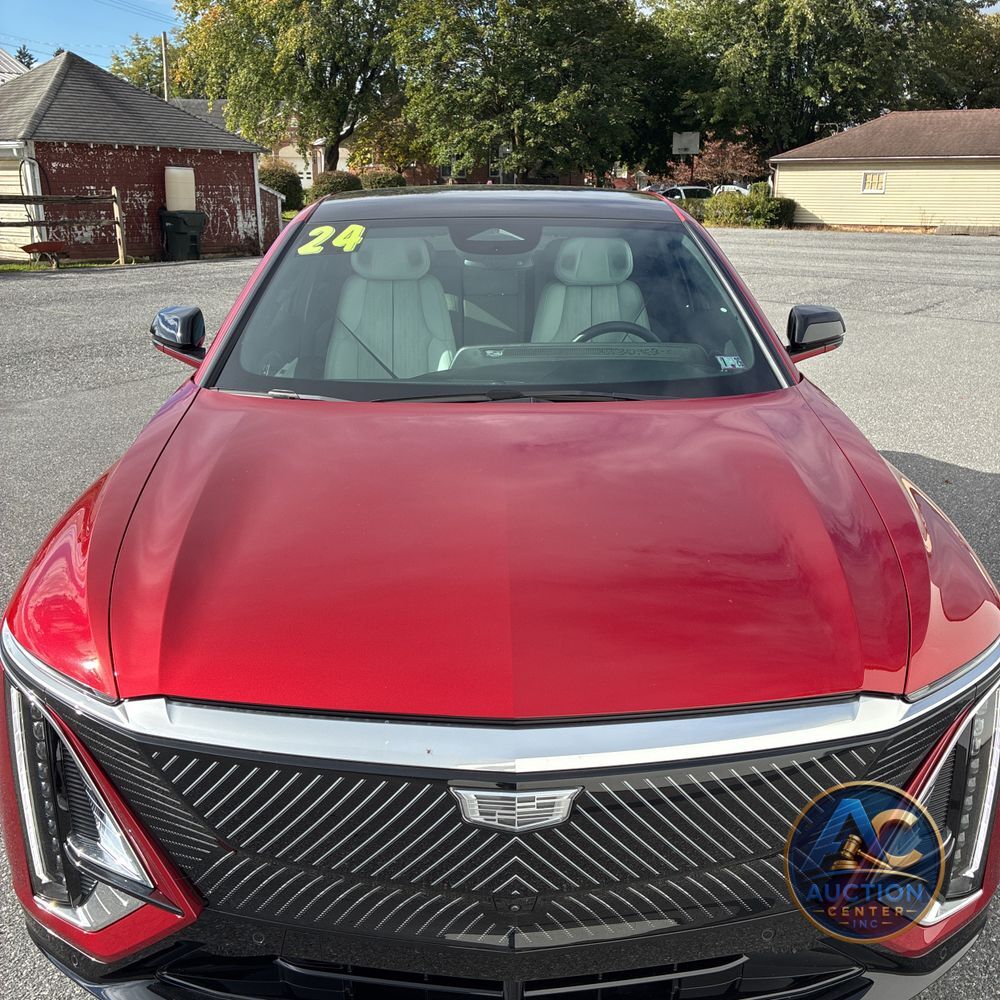 2024 Cadillac LYRIQ Luxury 2