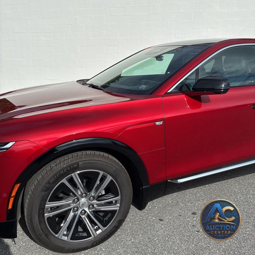 2024 Cadillac LYRIQ Luxury 2