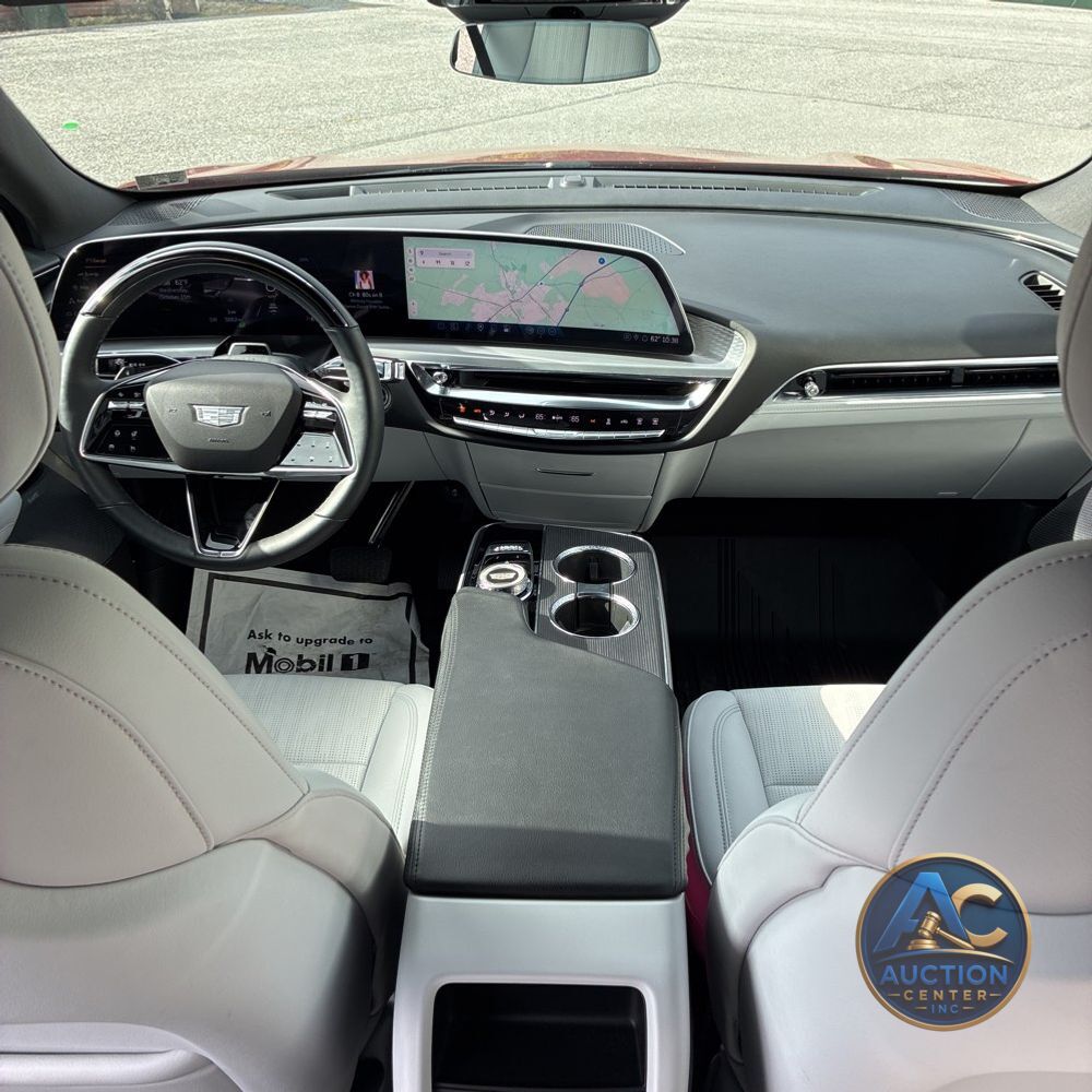 2024 Cadillac LYRIQ Luxury 2