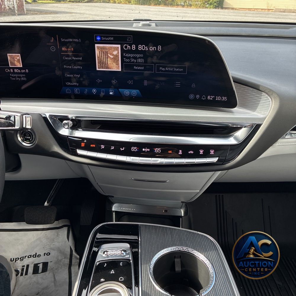 2024 Cadillac LYRIQ Luxury 2