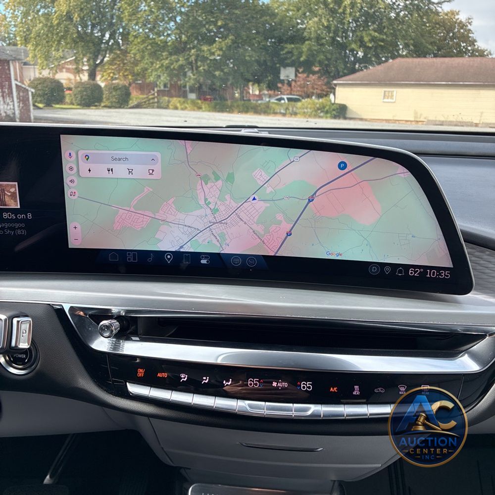 2024 Cadillac LYRIQ Luxury 2