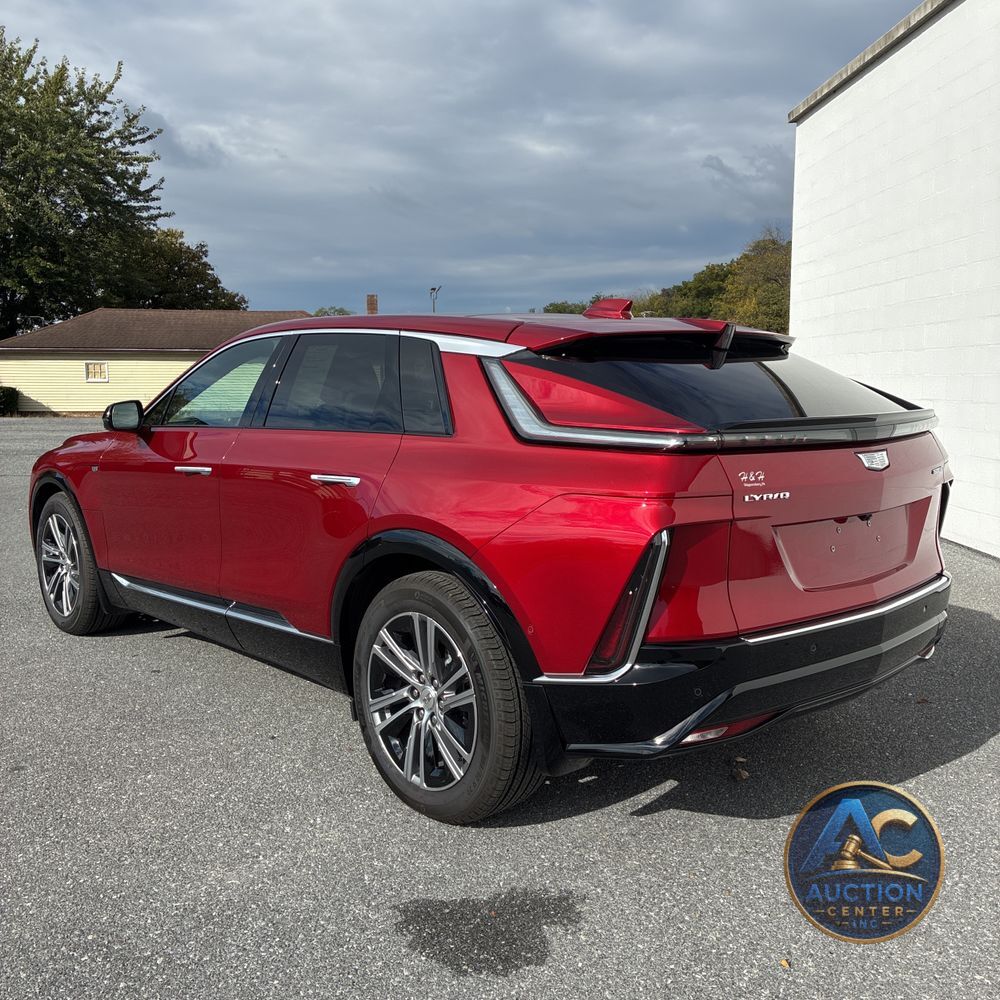 2024 Cadillac LYRIQ Luxury 2