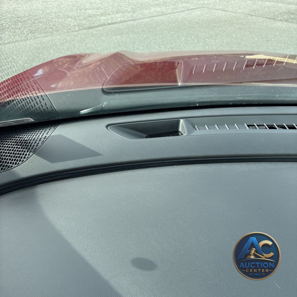 2024 Cadillac LYRIQ Luxury 2