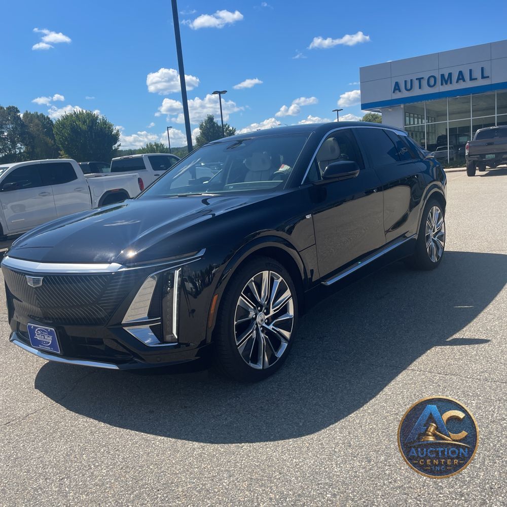 2024 Cadillac LYRIQ Luxury 3
