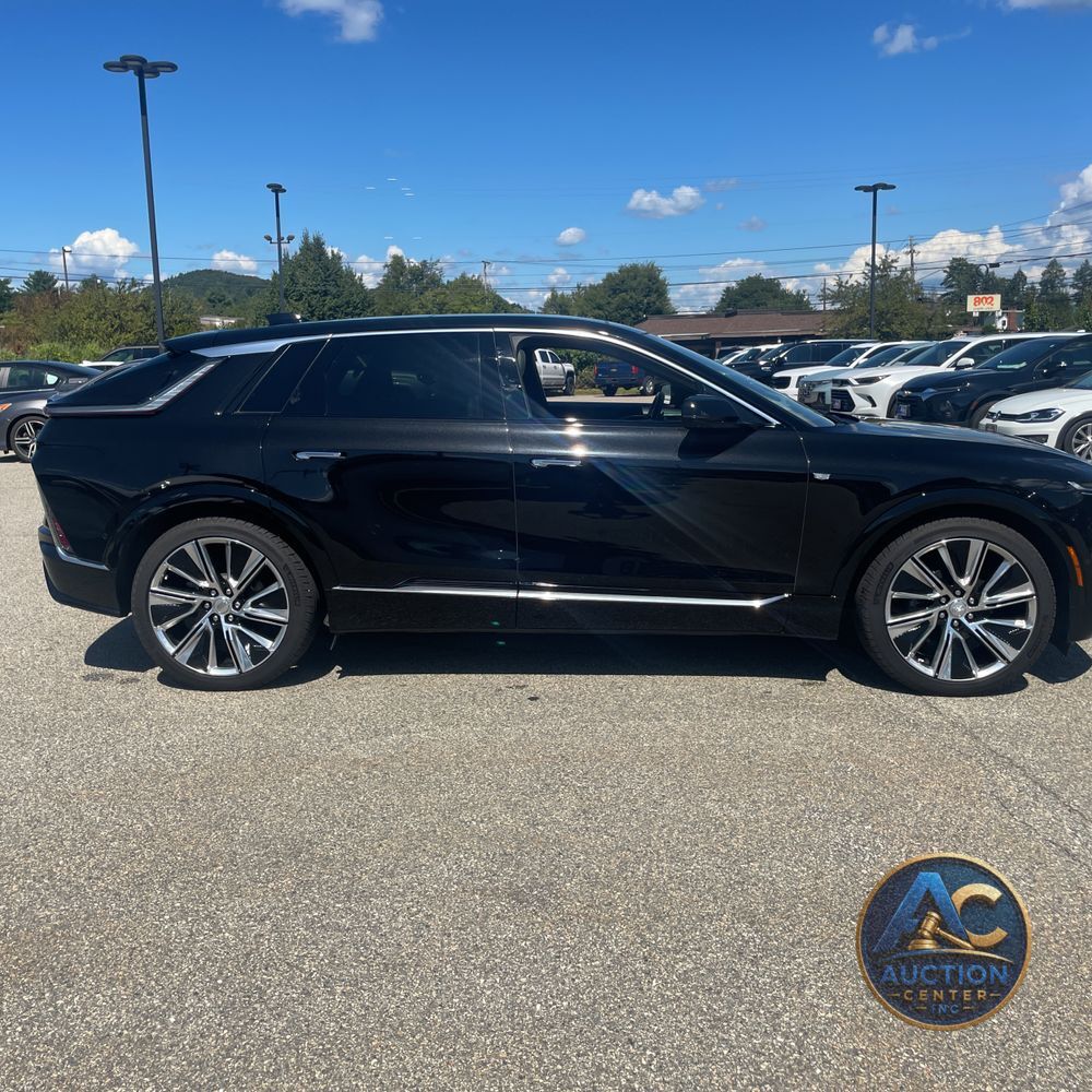 2024 Cadillac LYRIQ Luxury 3