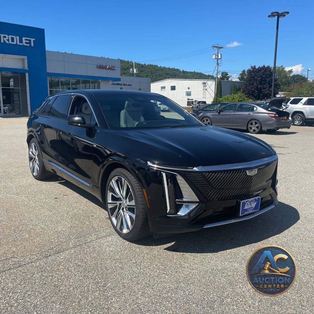 2024 Cadillac LYRIQ Luxury 3
