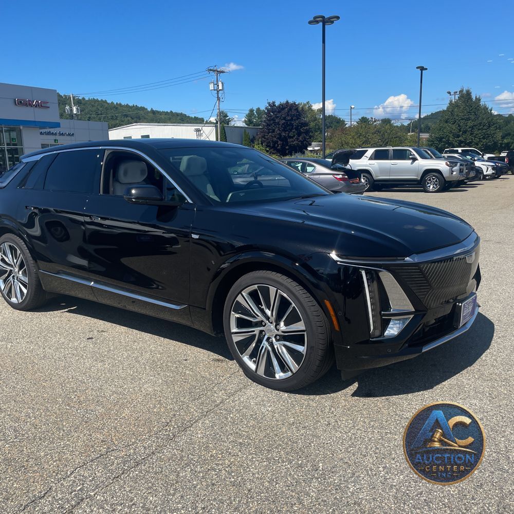 2024 Cadillac LYRIQ Luxury 3