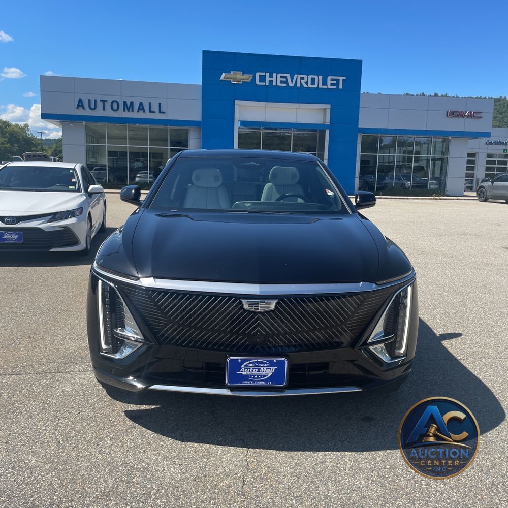 2024 Cadillac LYRIQ Luxury 3