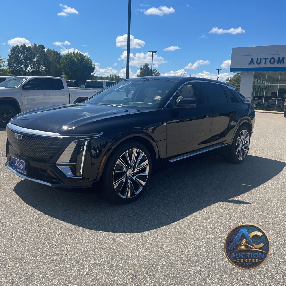 2024 Cadillac LYRIQ Luxury 3
