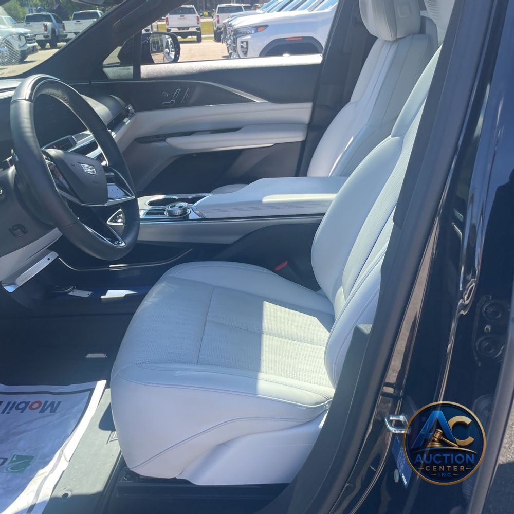 2024 Cadillac LYRIQ Luxury 3