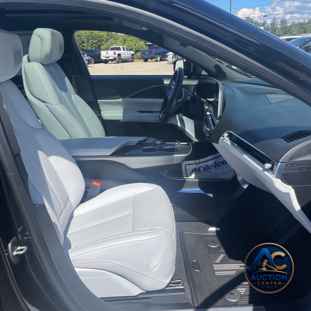 2024 Cadillac LYRIQ Luxury 3