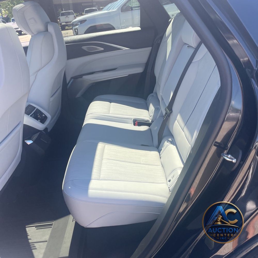 2024 Cadillac LYRIQ Luxury 3