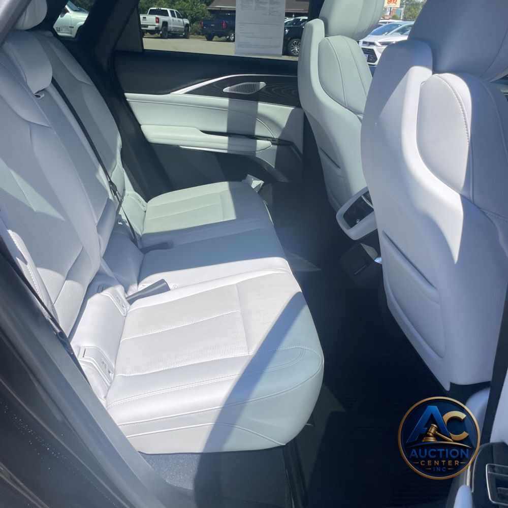 2024 Cadillac LYRIQ Luxury 3