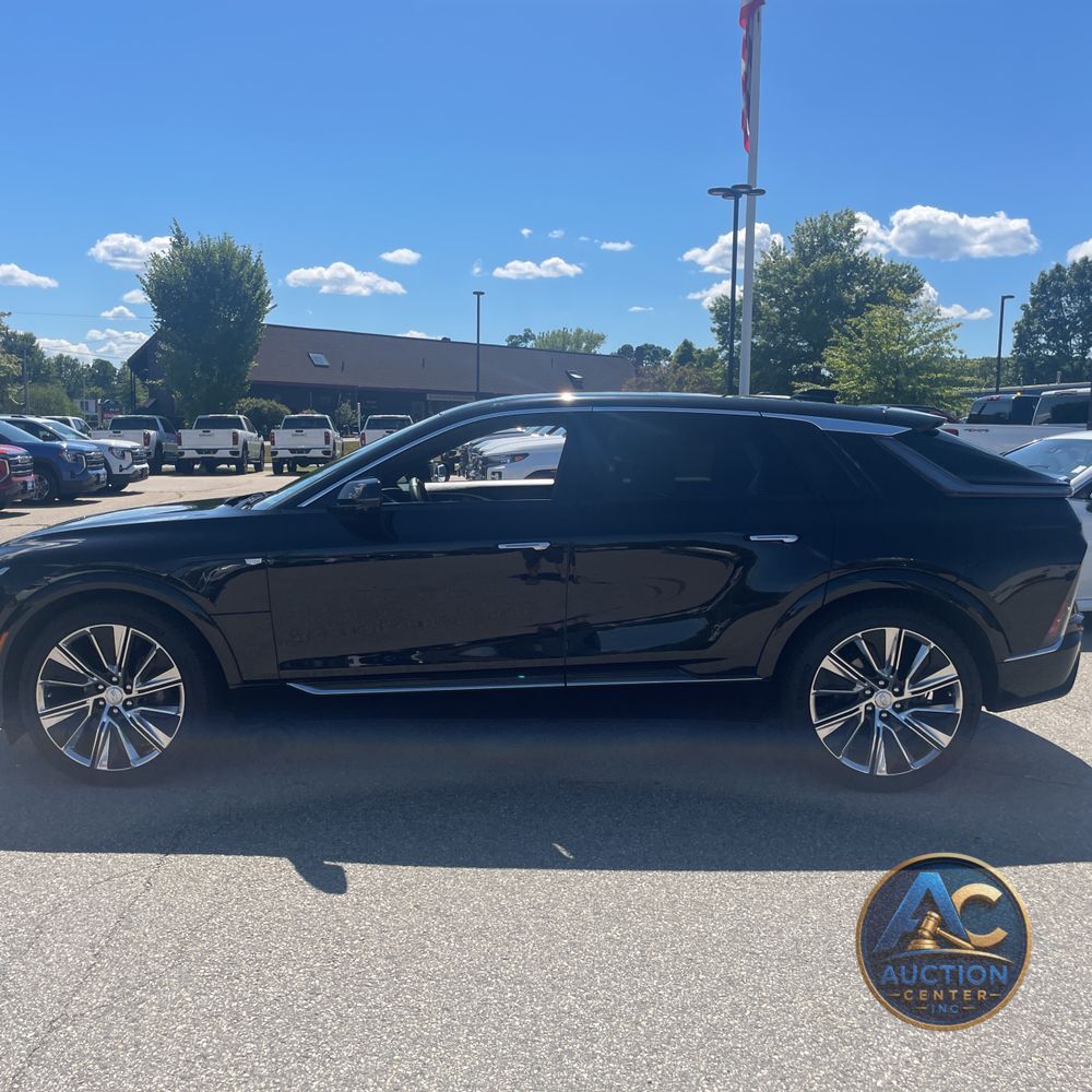 2024 Cadillac LYRIQ Luxury 3