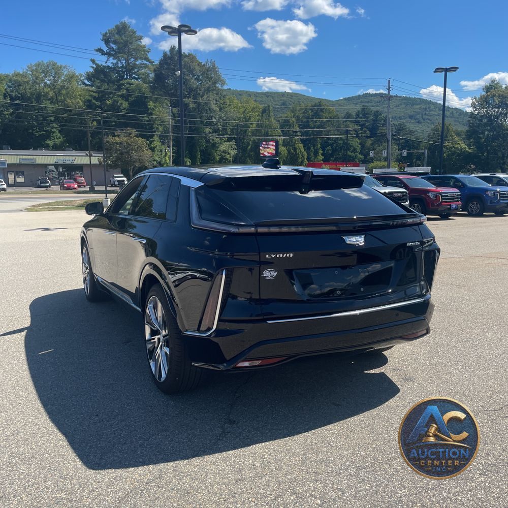 2024 Cadillac LYRIQ Luxury 3