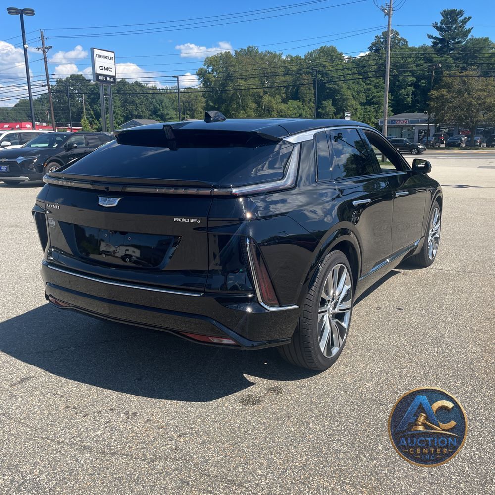 2024 Cadillac LYRIQ Luxury 3